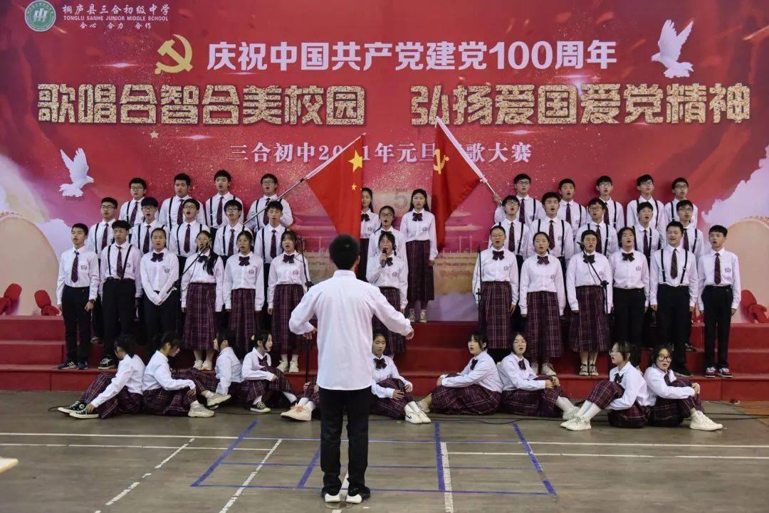 专属IP形象“崇小文”亮相